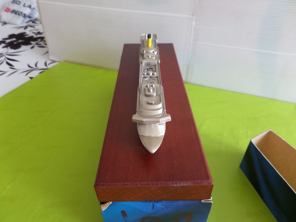 Maquette bateau costa croisi&egrave;re en m&eacute;tal en tbe ( envoi pos 
