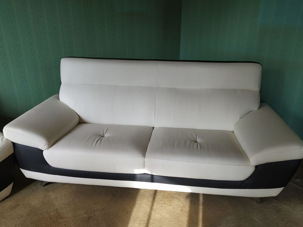 Canap&eacute; en cuir+ 1 fauteuil Meubles