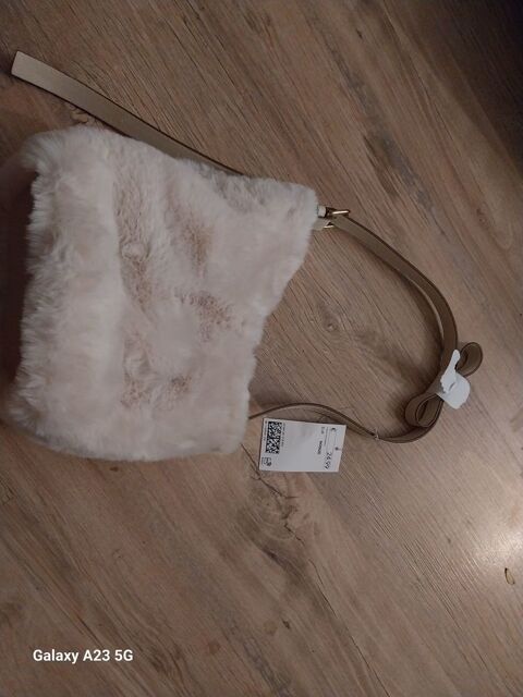 joli sac fourrure blanc 20 Barbentane (13)