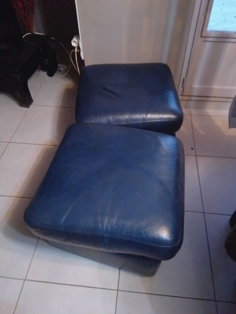 Canap&eacute; fauteuil et 2 si&egrave;ges en cuir Meubles