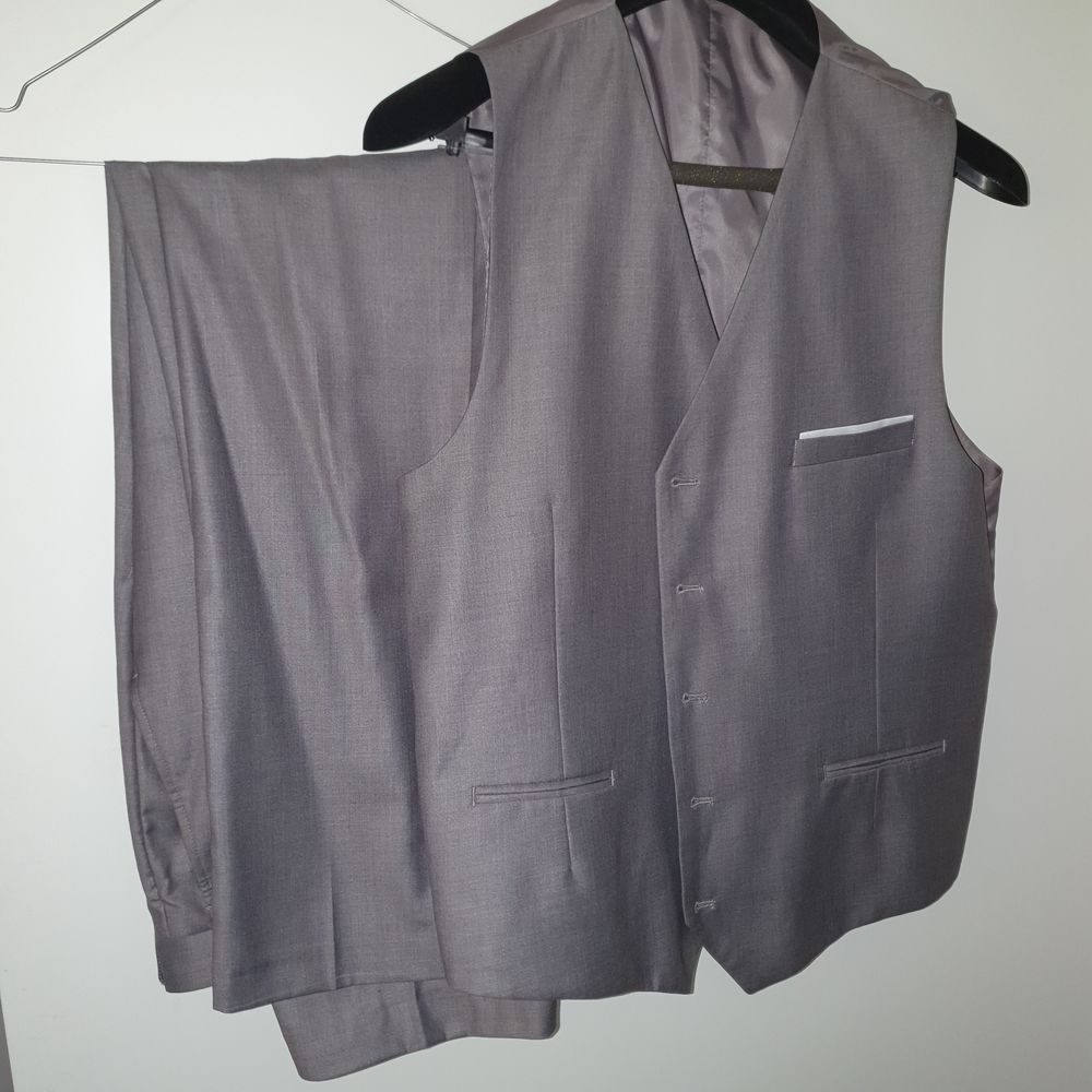 Costume 3 pi&egrave;ces gris Vêtements