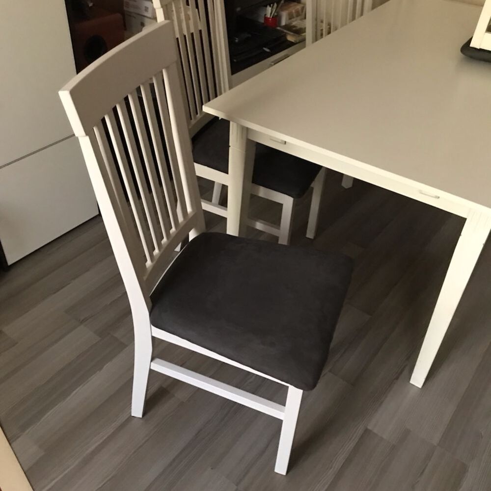 Table blanche bois et 4 chaises Meubles