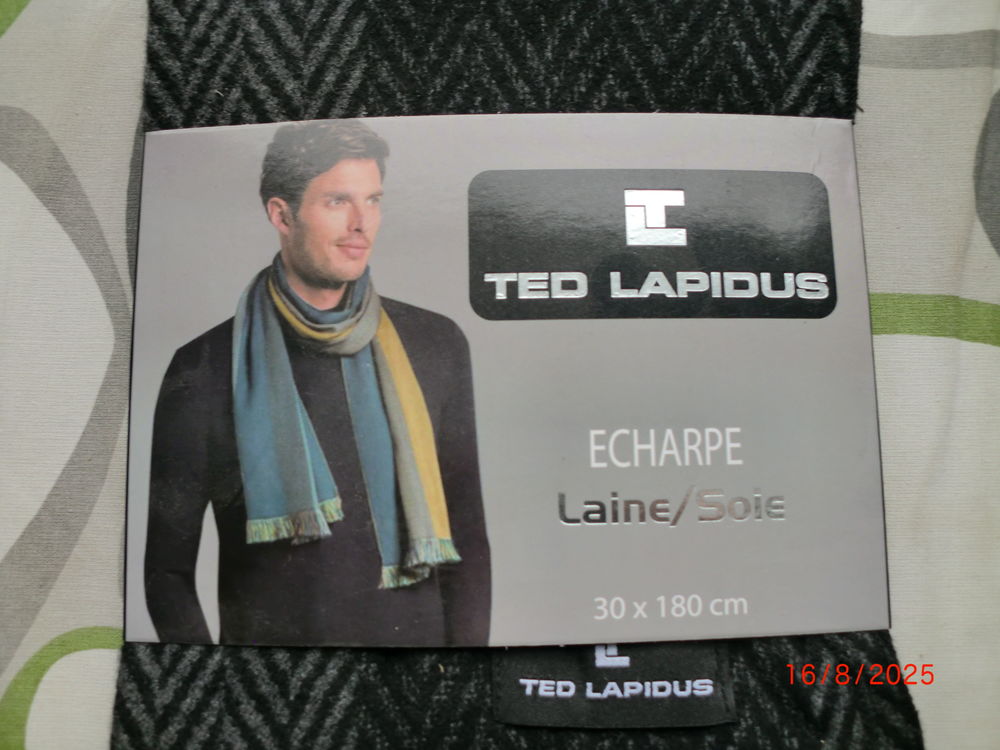 une &eacute;charpe neuve de marque TED LAPIDUS / ELMEDIN Vêtements