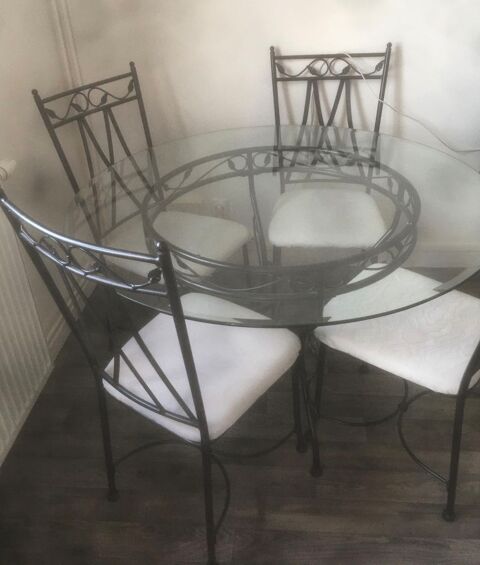 Table ronde et 4 chaises Roussillon (38)