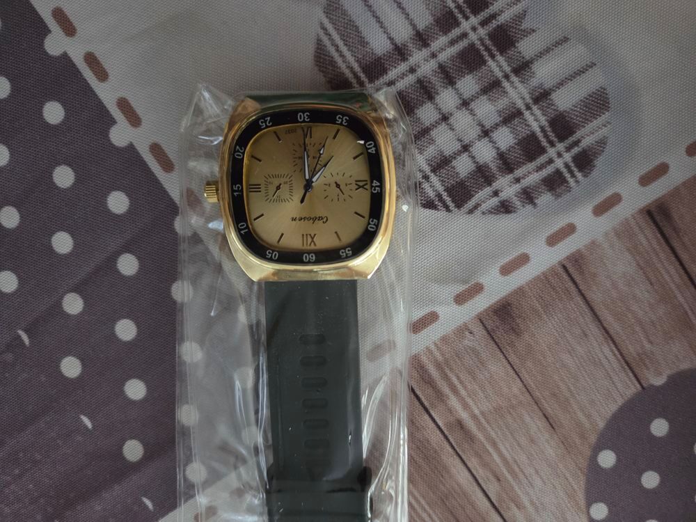 Montres x 2 neuves unisexes Bijoux et montres