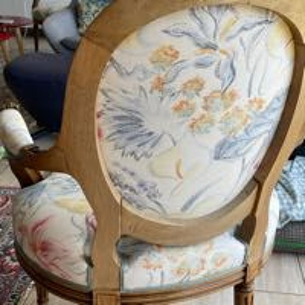 Deux fauteuils anciens LouisXVI Meubles