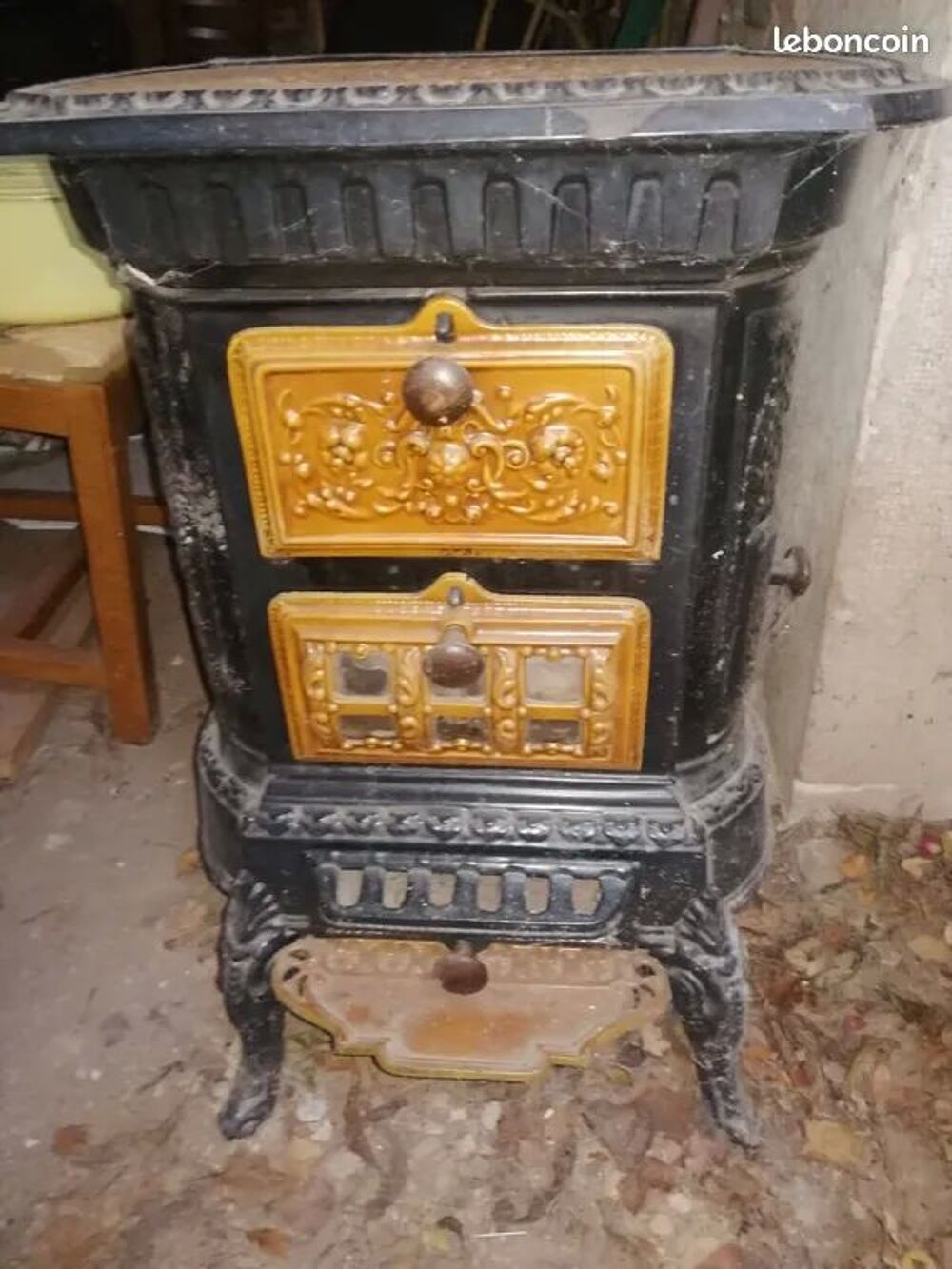 POELE EN FAIENCE Meubles