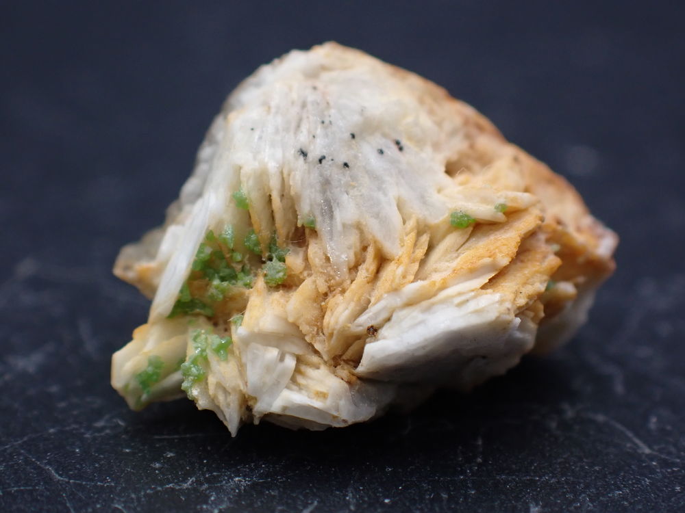 Pyromorphite sur Barytine Le Mas Dieu Mercoirol Gard France 