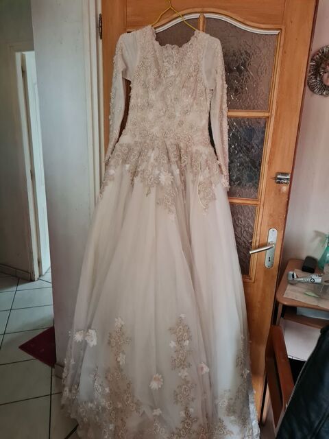 Robe de mariée avec voilette peu porter 0 La Roche-sur-Yon (85)