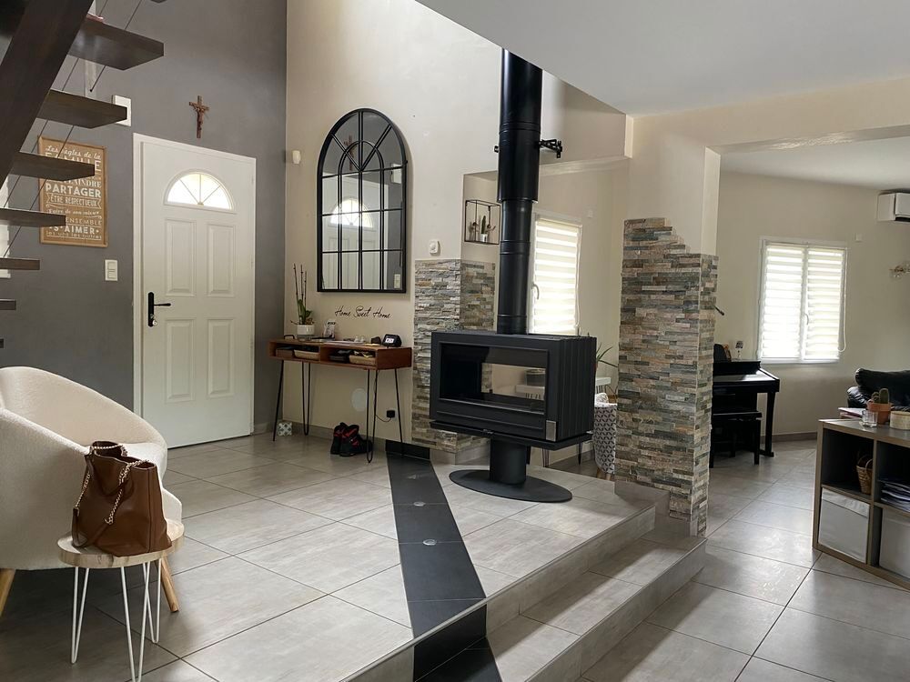 Vente Villa Villa de 224m² - 5 chambres - avec piscine sur terrain clos Bias