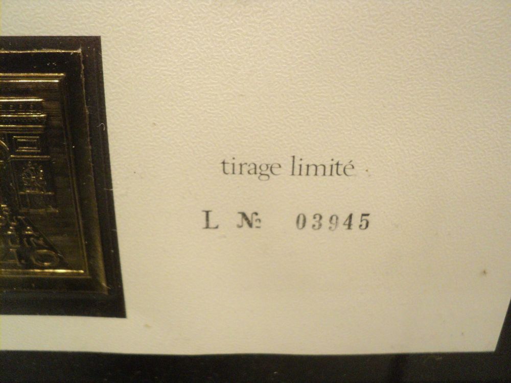 Timbre Charles De Gaulle frapp&eacute; sur Or Battu 23 carats. 