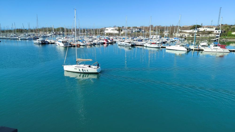 Vente Appartement LE CAP D'AGDE: Situé sur l'île des pêcheurs, vue imprenable PORT ( exposition OUEST ). Appartement 2 pièces. Le cap d agde
