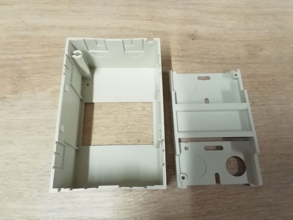  ancien coffret modulaire Legrand 4 modules. Bricolage