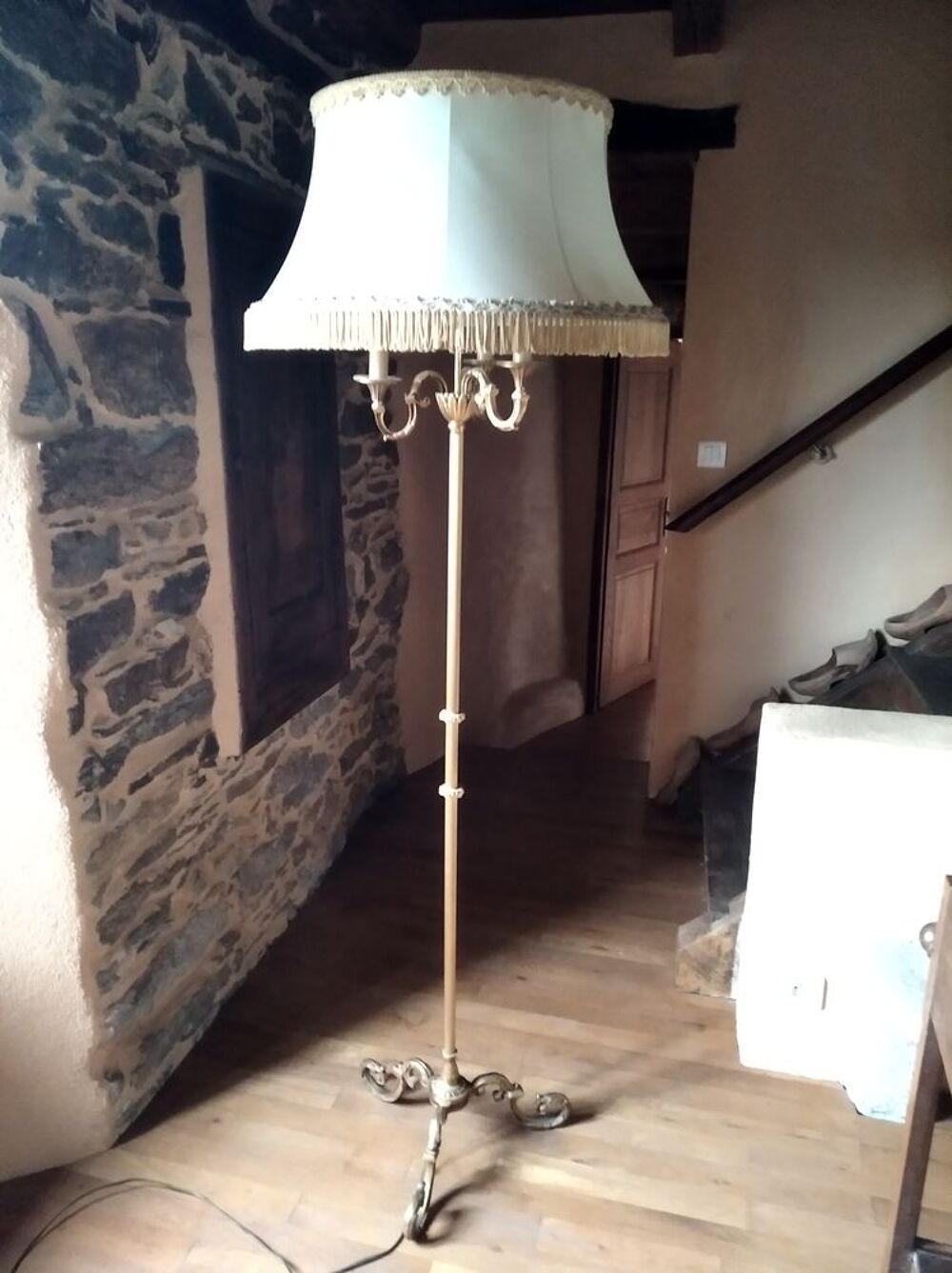 Lampadaire dor&eacute; Louis XVI Décoration