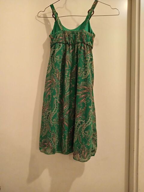 Robe, court manches. 5 Saint-Germain-l�s-Arpajon (91)