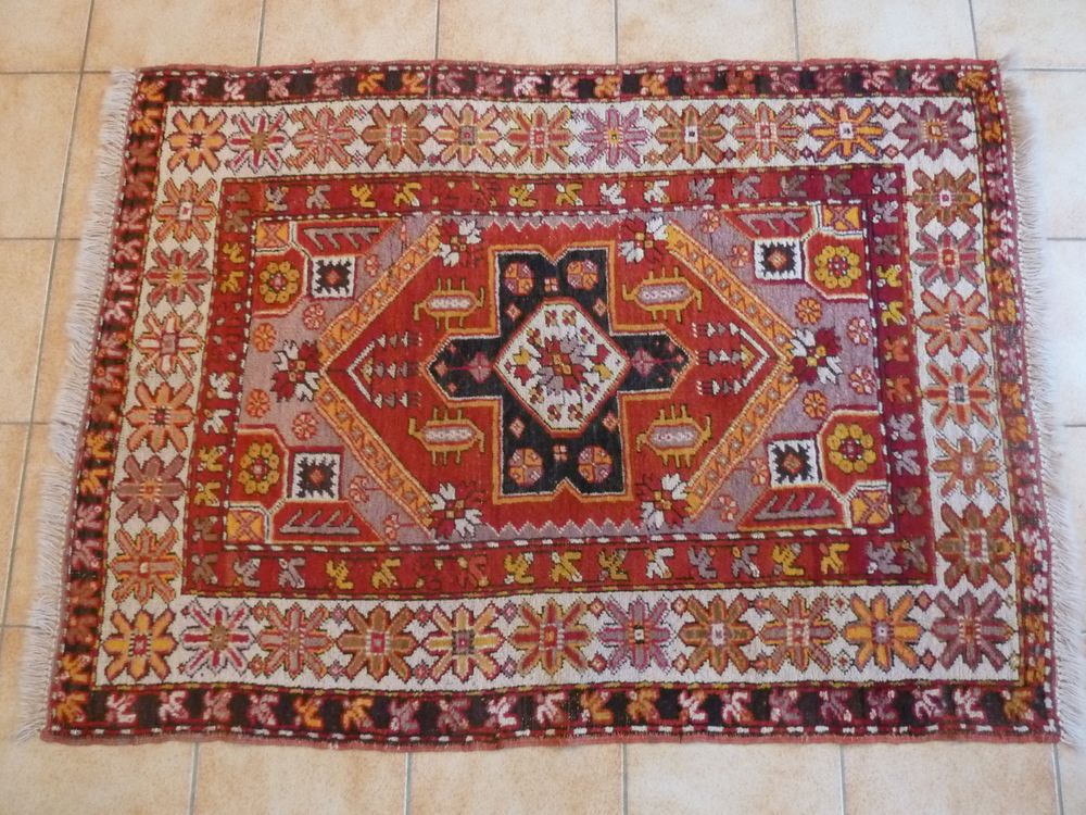 Tapis turc ancien d'Ortakoy,
144 cm x 107 cm Décoration
