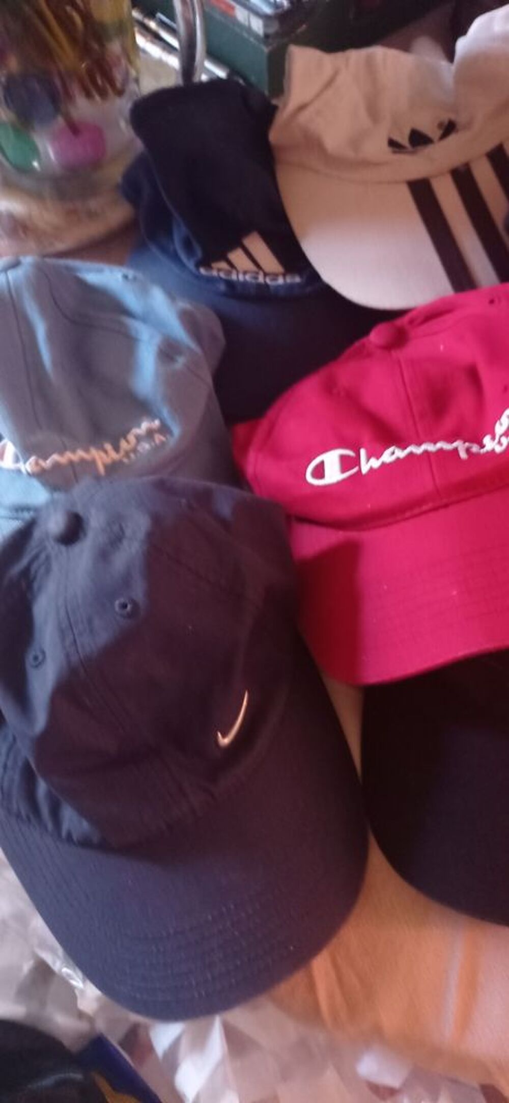 lot casquette de toute marque Vêtements