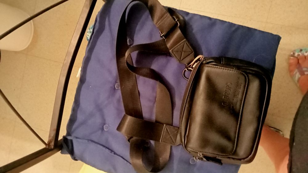 Sacoche pour homme et femme en cuir noir Maroquinerie