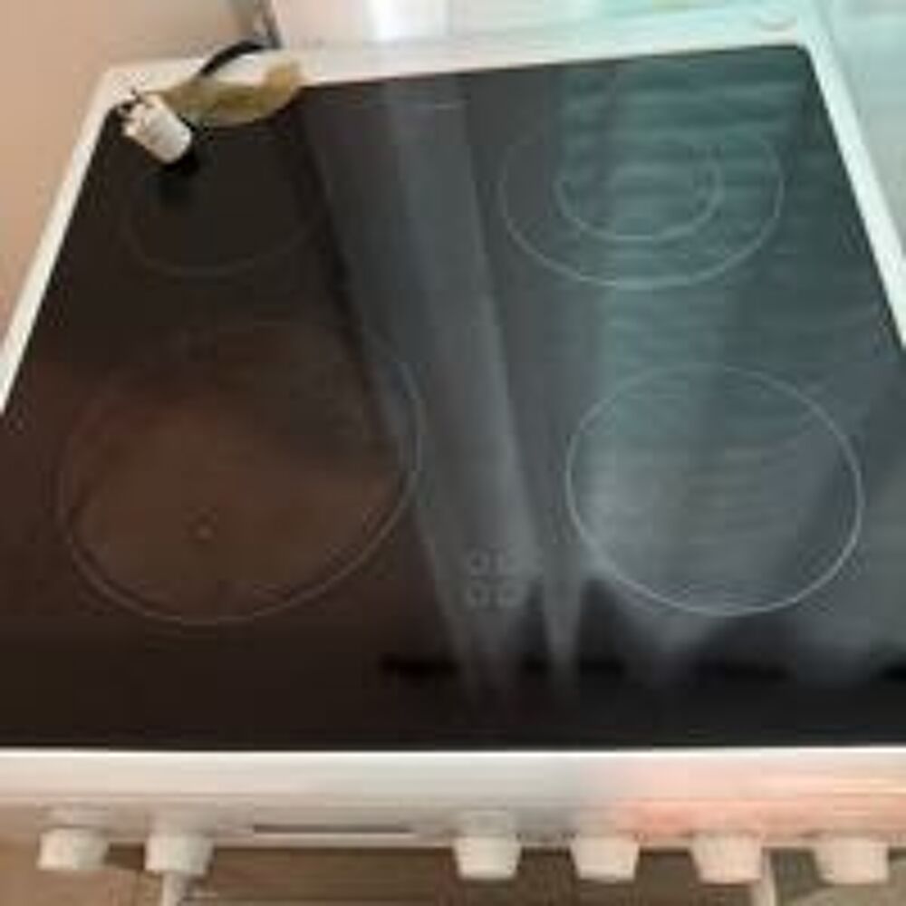 cuisini&egrave;re vitroc&eacute;ramique avec four Electroménager