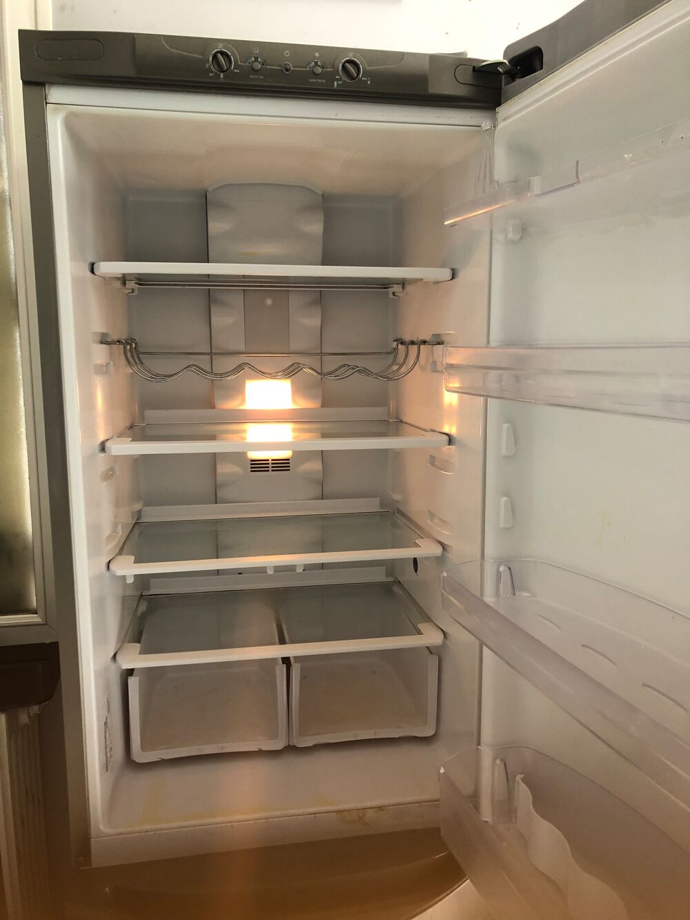 Frigo cong&eacute;lateur hotpoint ariston Electromnager