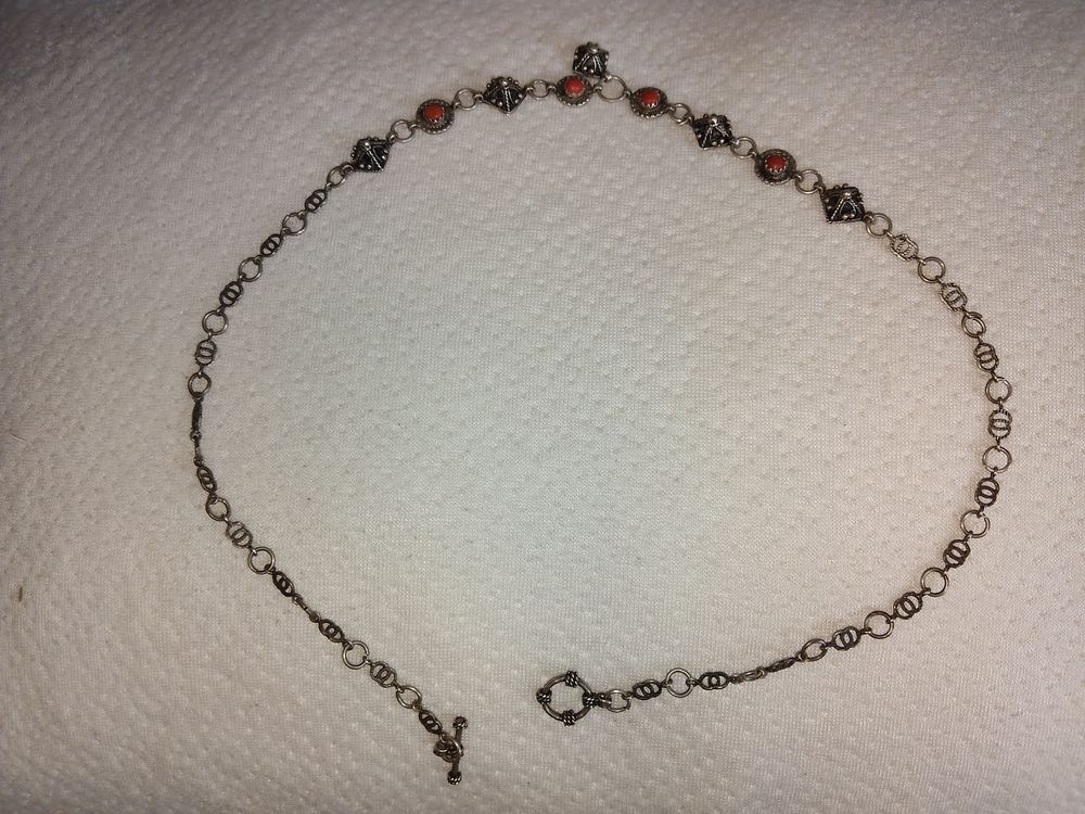 Collier en argent massif et vrai corail.ethnique berbere Bijoux et montres