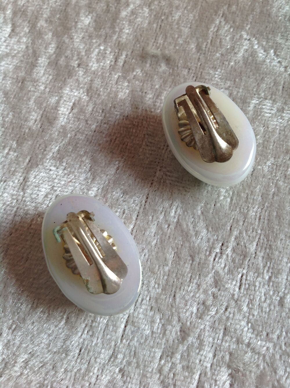 BOUCLES OREILLES PINCE OVALE IMPRESSION NACR&Eacute; Envoi Possible Bijoux et montres