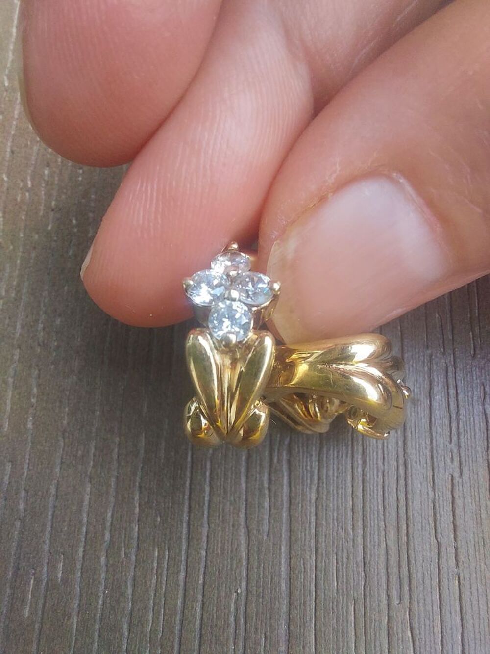 Boucles d'oreilles en plaqu&eacute; or- 4 brillants Bijoux et montres