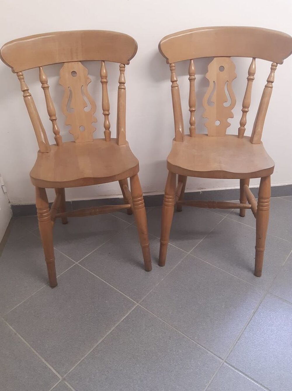 Vente d'un lot de six chaises Meubles