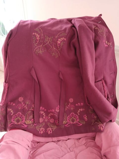 Manteau neuf framboise 30 Oyonnax (01)