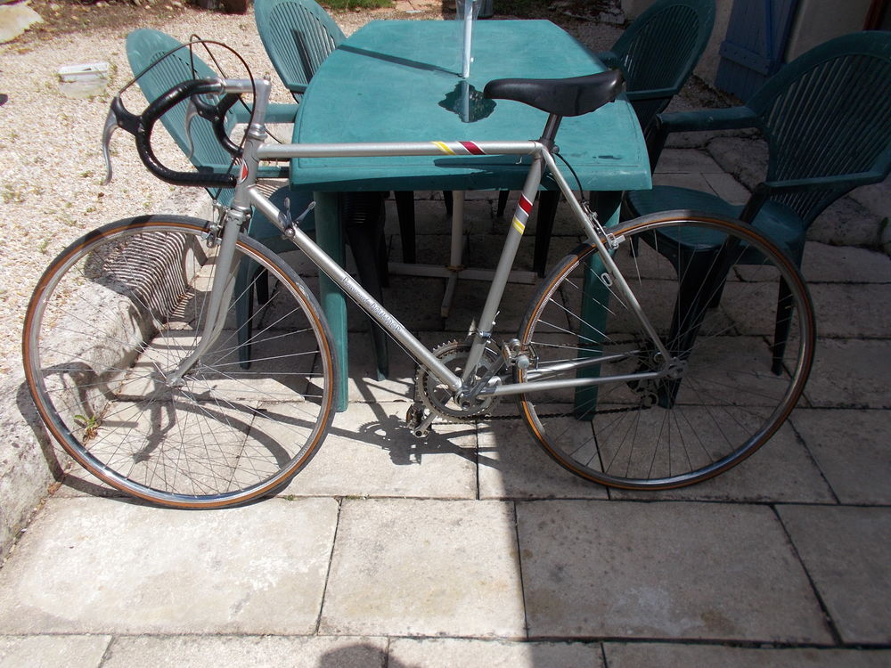 selle de v&eacute;lo 1970/80avec tube femme homme Vélos