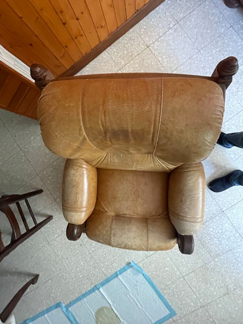 fauteuil de salon en cuir et bois Meubles