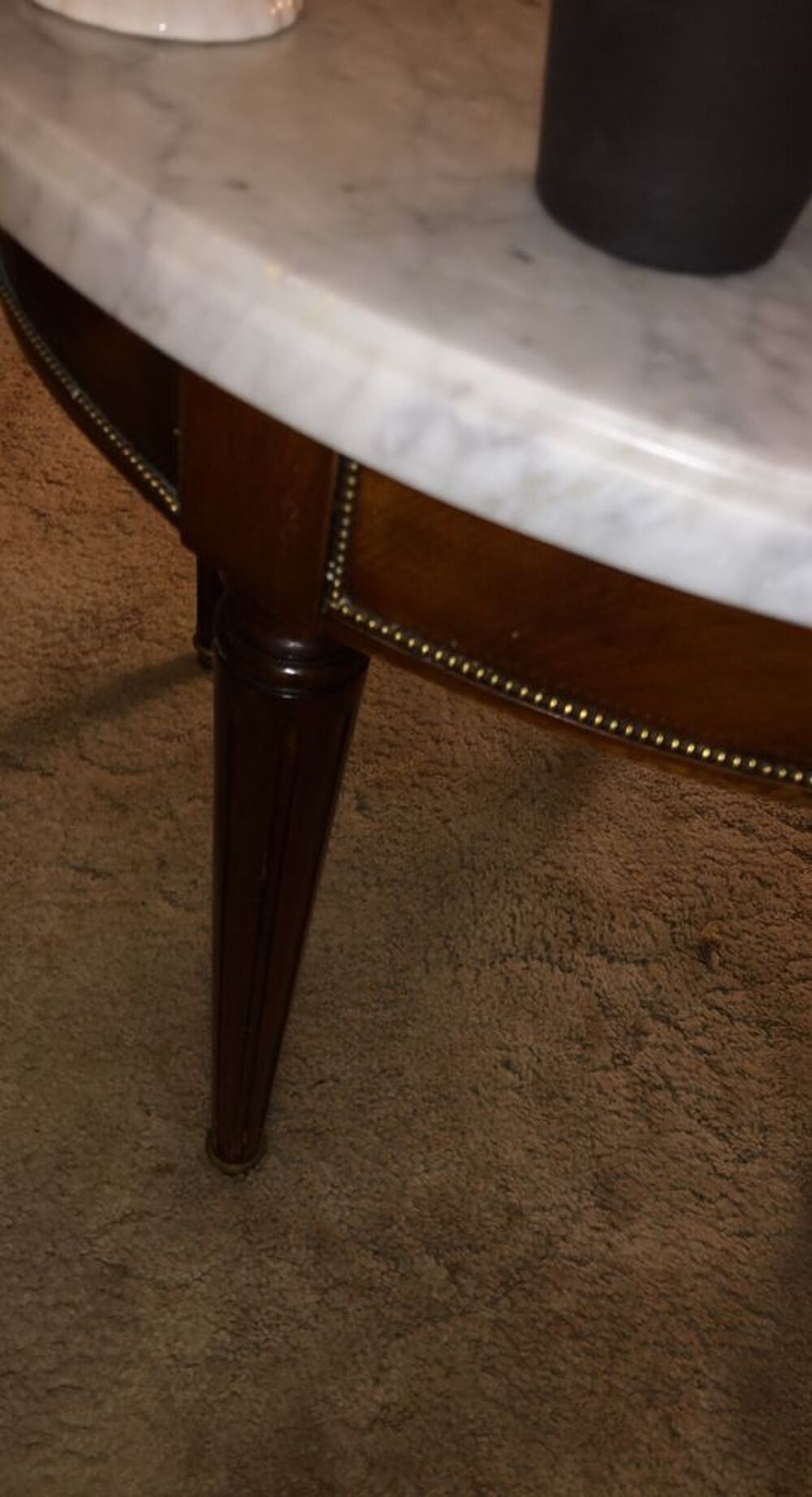 Petite table en marbre de salon LOUIS XVI Meubles