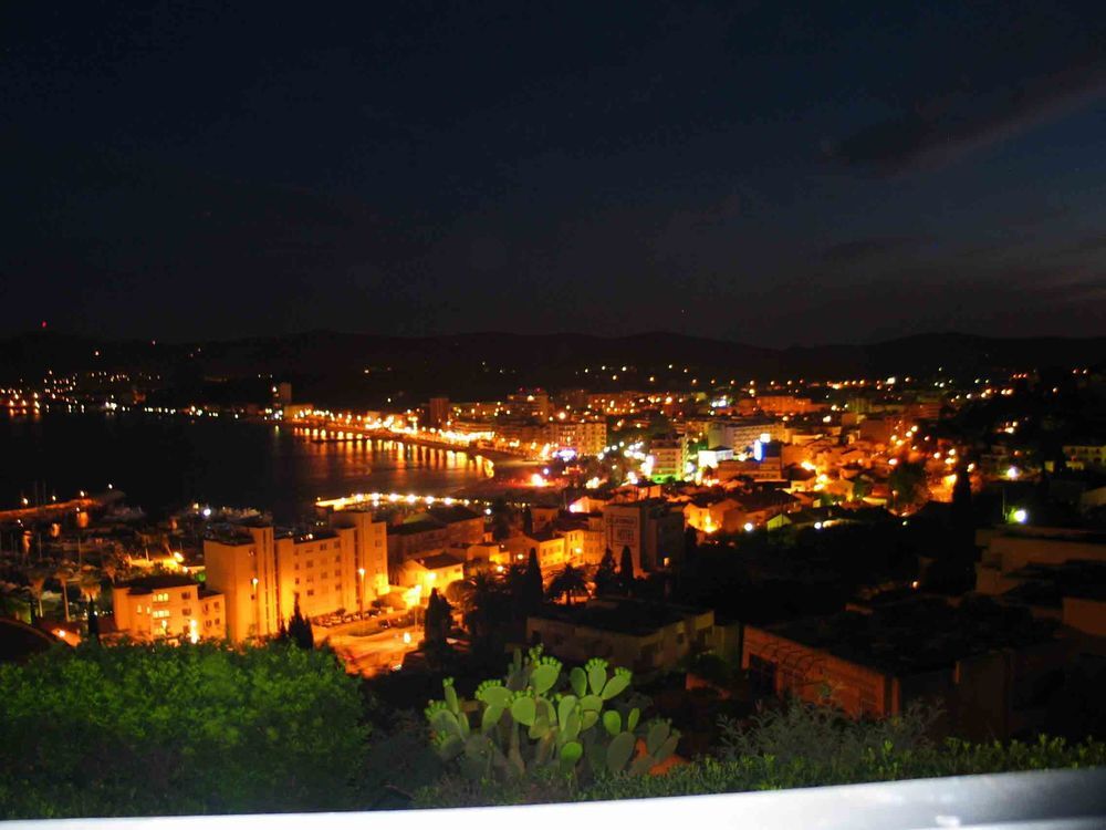   Le Lavandou- vue mer panoramique- Garage - Terrasse Vacances  / Offres de location 