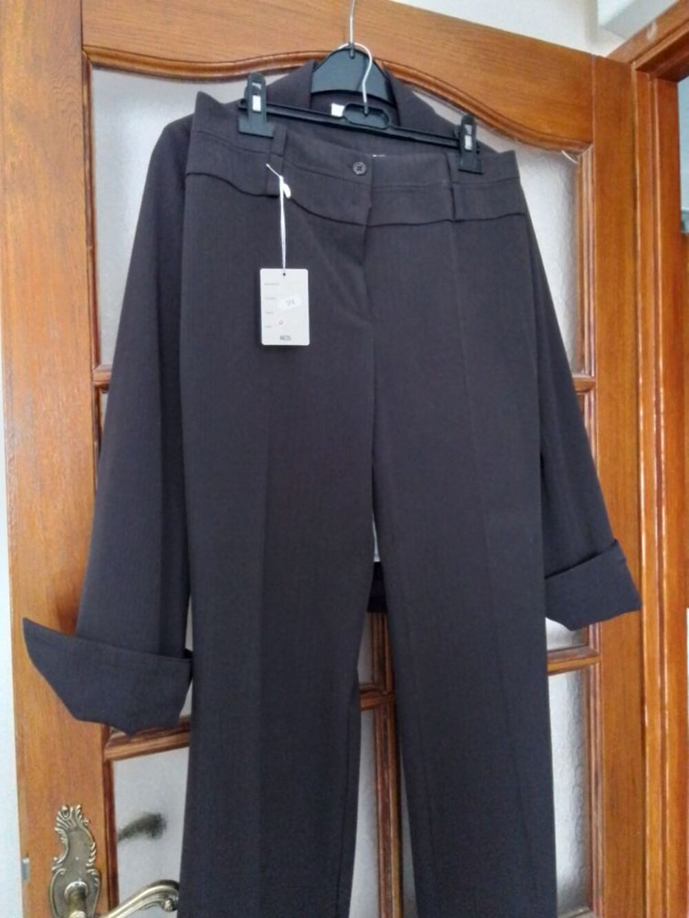 Tr&egrave;s beau tailleur neuf veste et pantalon Vêtements