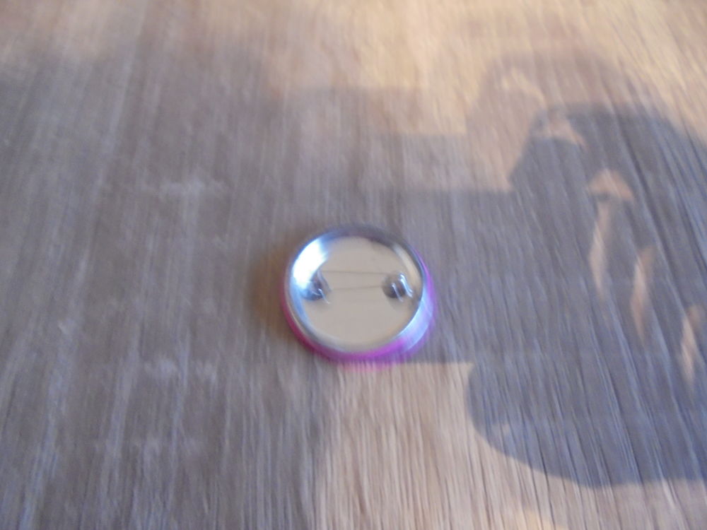 Badge "C&acirc;lin" (28b) Bijoux et montres