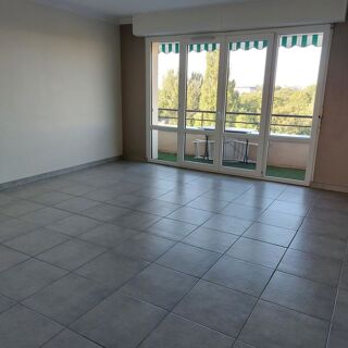  Appartement à louer 3 pièces 81 m²