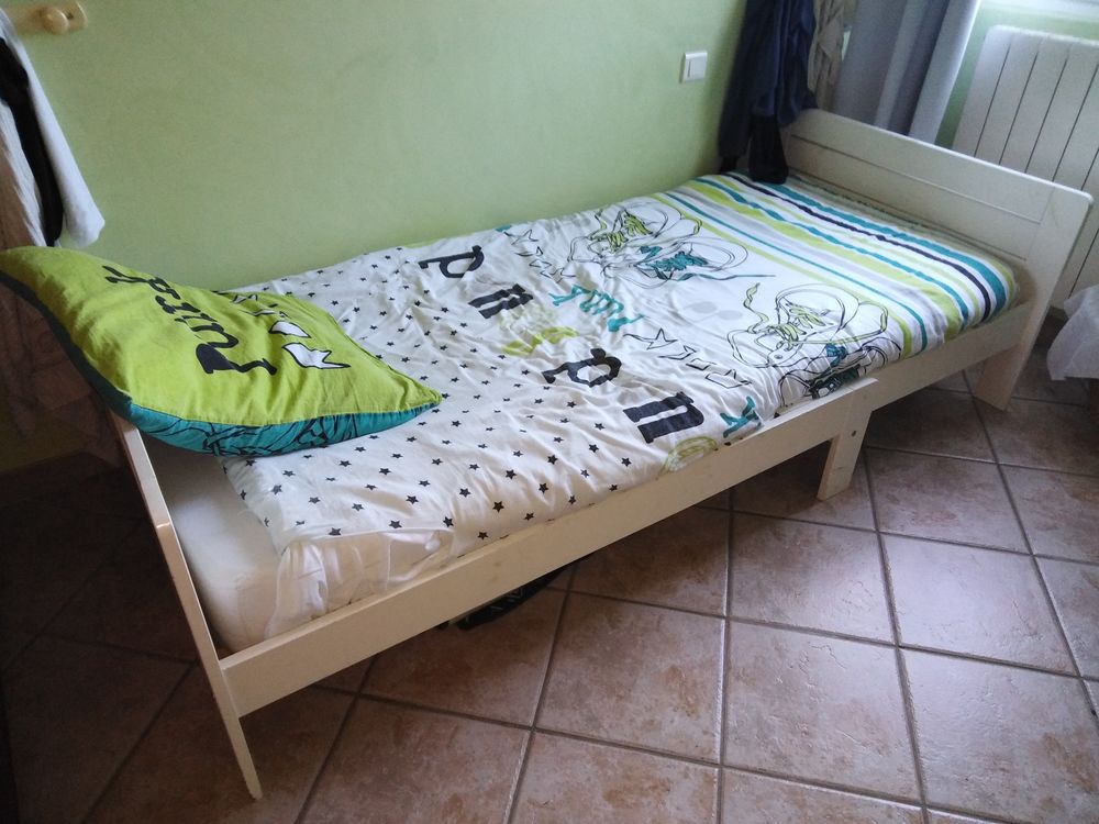 deux lits &eacute;volutif ikea. Bon &eacute;tat. Meubles