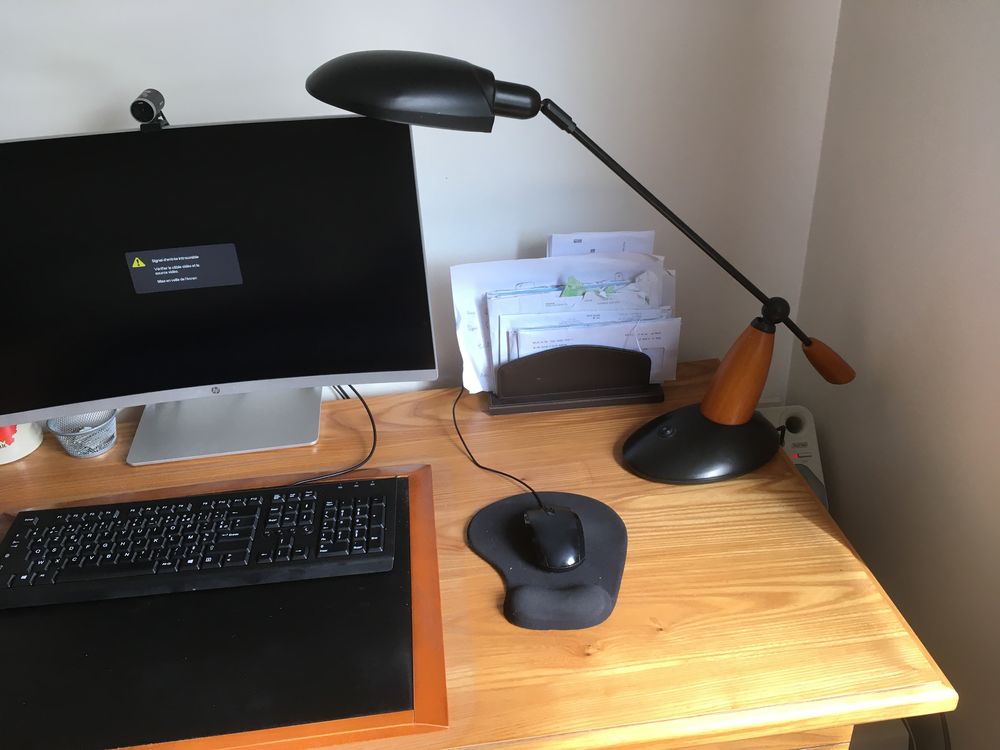 Lampe de bureau design articul&eacute;e sur socle finit&deg; acier bois Décoration