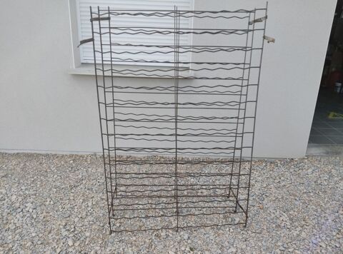 Support 150 Bouteilles a fixer au mur
30 � 30 Colombier-Fontaine (25)