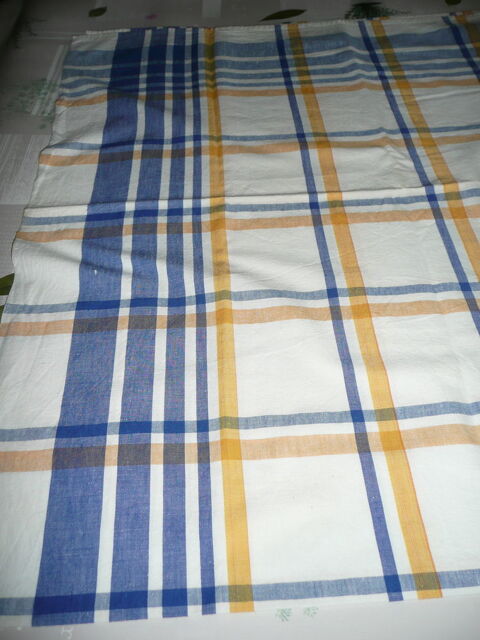 Nappe blanche raye bleu et jaune 12 Mont-de-Marsan (40)