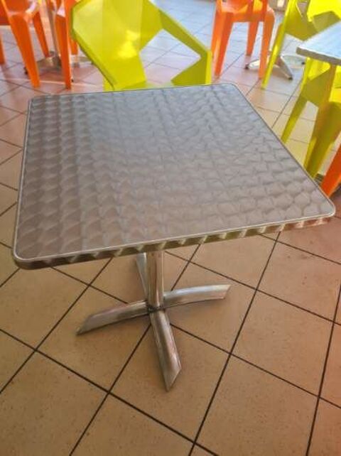 table de bistro carrée 60 Mareuil-sur-Lay-Dissais (85)