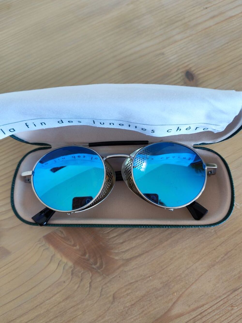 Lunettes solaires mixtes verres bleus Bijoux et montres