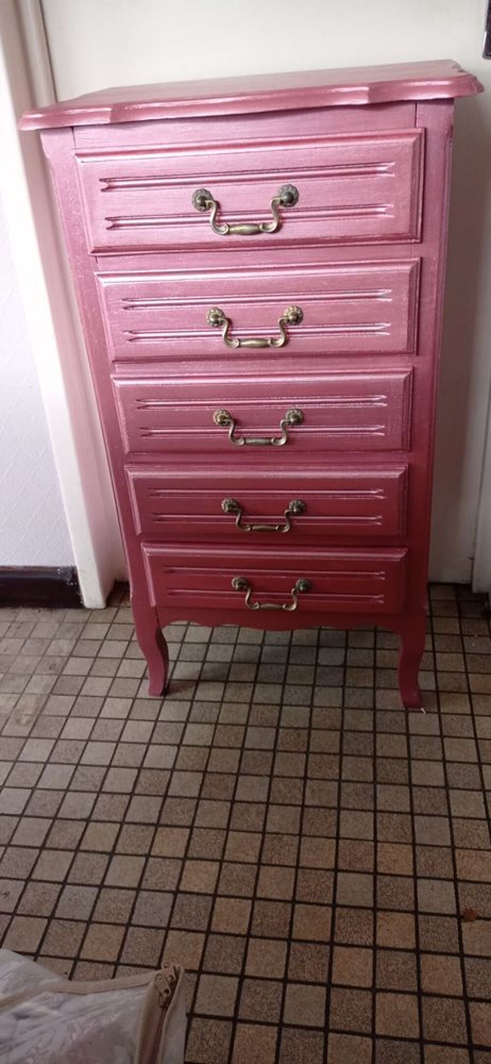 Meuble Chiffonnier relook&eacute; rose m&eacute;tal Meubles