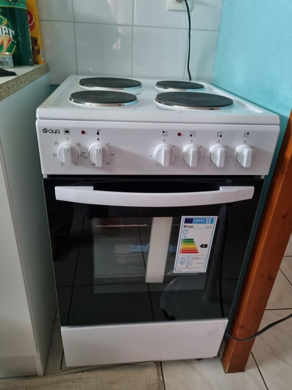 cuisini&egrave;re &eacute;lectrique AYA avec four. Electroménager