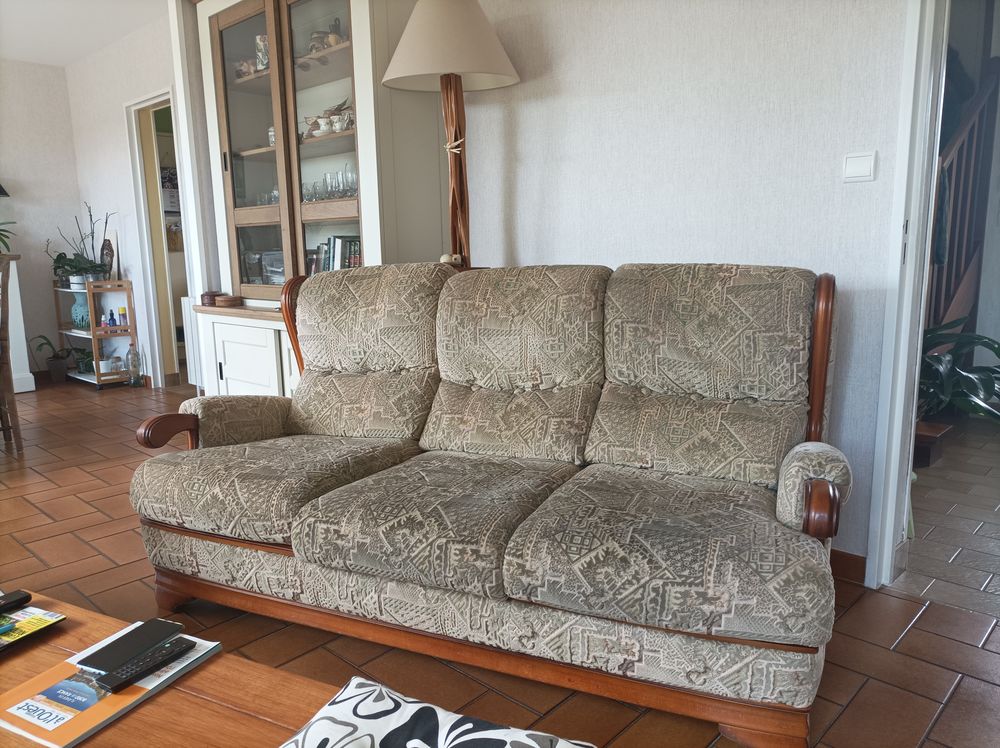 un canape et 2 fauteuils bon &eacute;tat non convertible Meubles