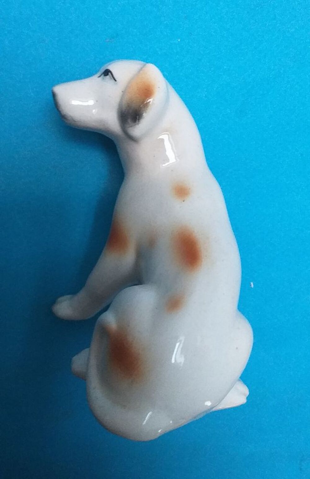 Chien en c&eacute;ramique ou porcelaine Hauteur 9 cm 
