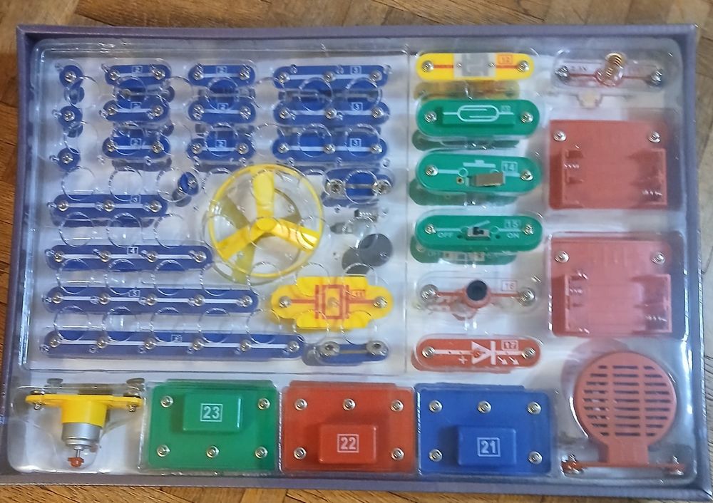 &Eacute;CHIQUIER &Eacute;LECTRONIQUE / JEUX ENFANTS Jeux / jouets