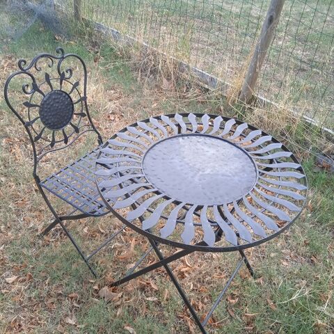 Table pliante et une chaise metal pour terrasse ou jardin Saint-Rambert-d'Albon (26)