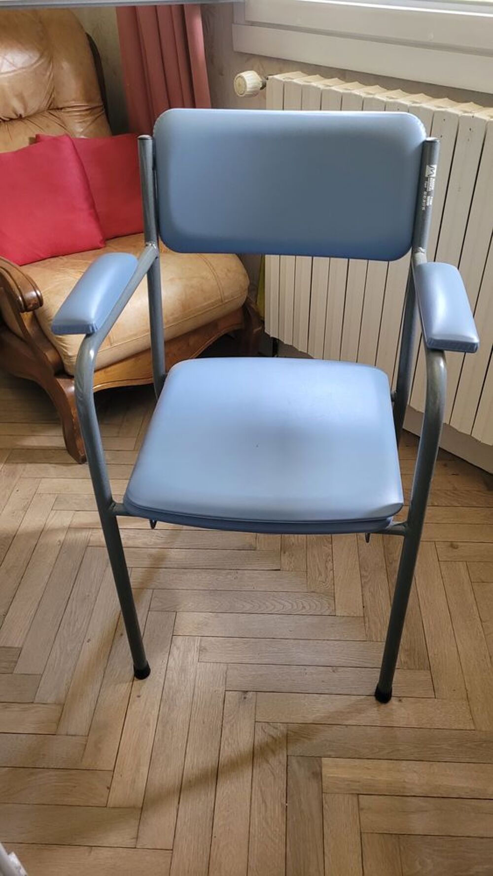 ensemble Lit m&eacute;dicalis&eacute; et petit mat&eacute;riel m&eacute;dical Meubles