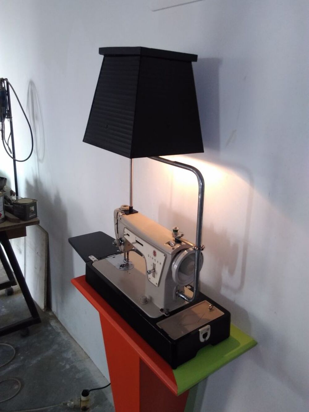 Lampe machine &agrave; coudre vintage Singer Meubles
